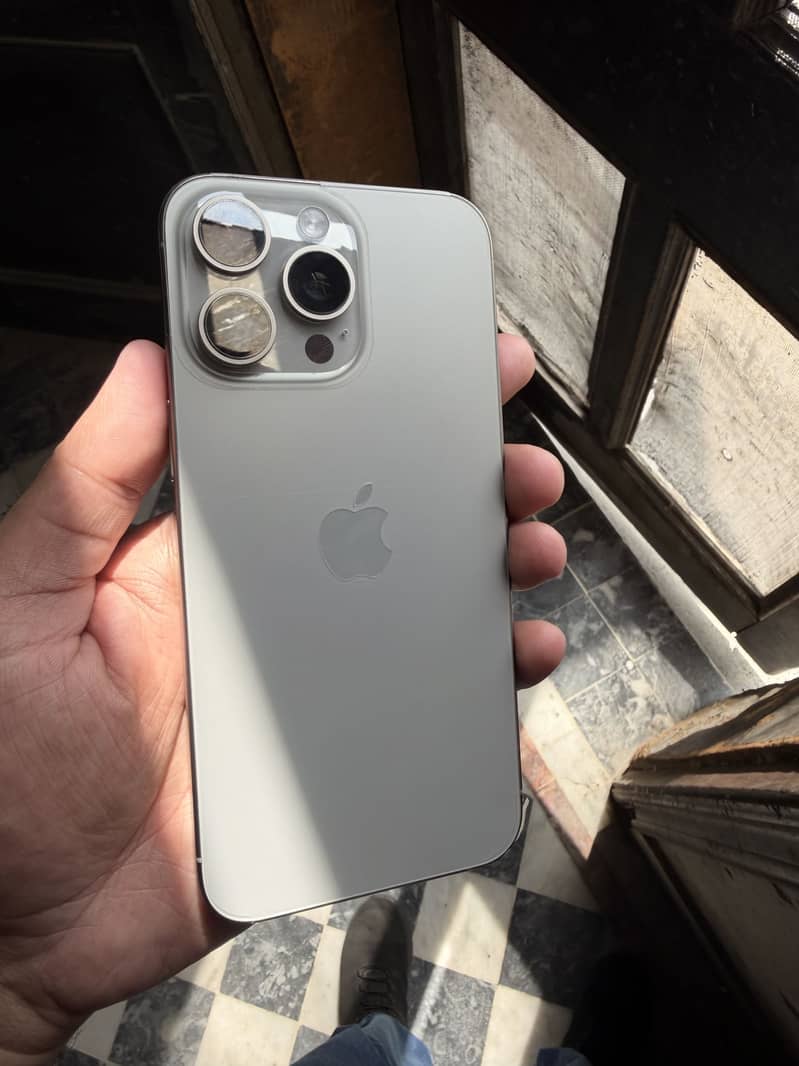 Apple iPhone 15 Pro Max 0