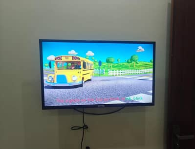 LED TV and Garment Steamer in Excellent condition