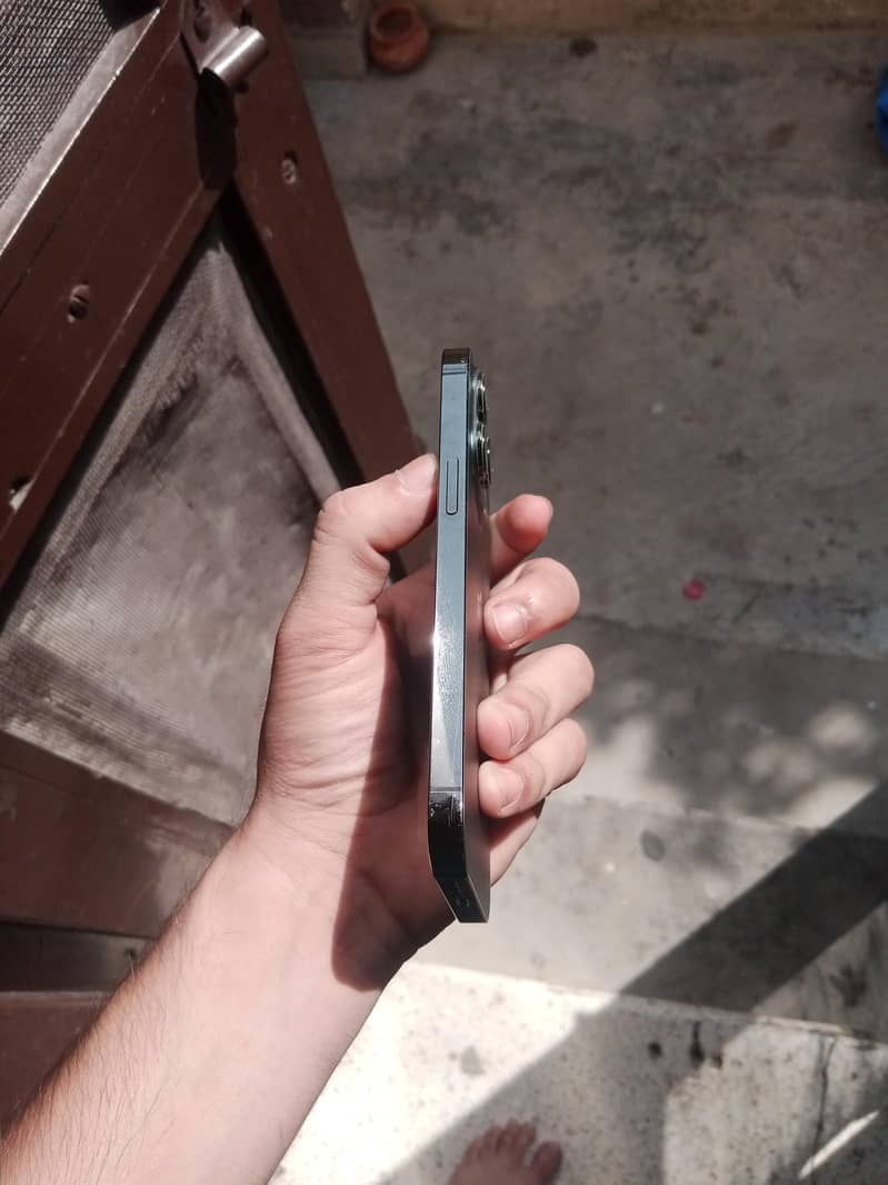 Apple iPhone 13 Pro 1