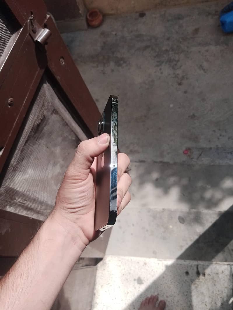 Apple iPhone 13 Pro 2