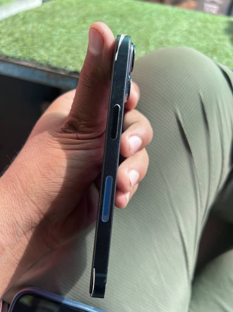 Apple iPhone 14 3