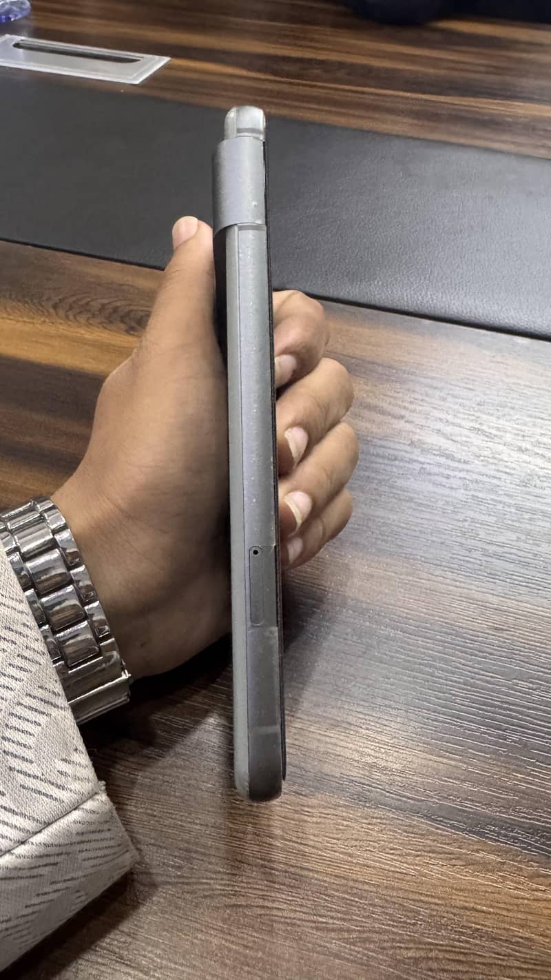Google Pixel 8 4