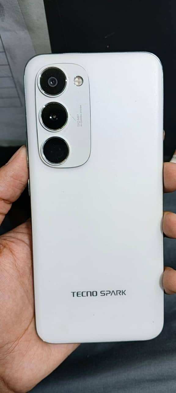 Tecno Spark 40pro+ 4