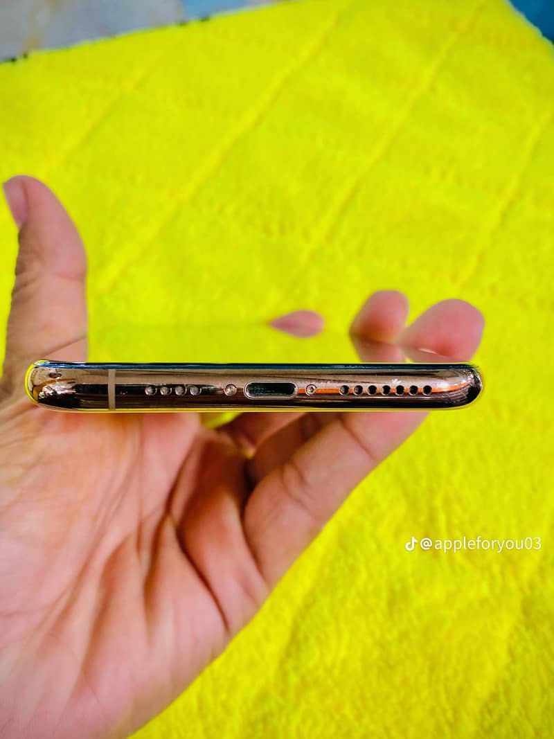 Apple iPhone 11 Pro Max 6