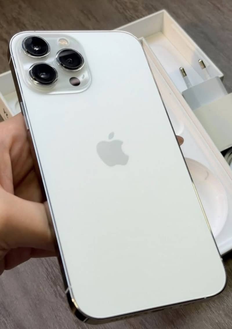 Apple iPhone 13 Pro Max 0