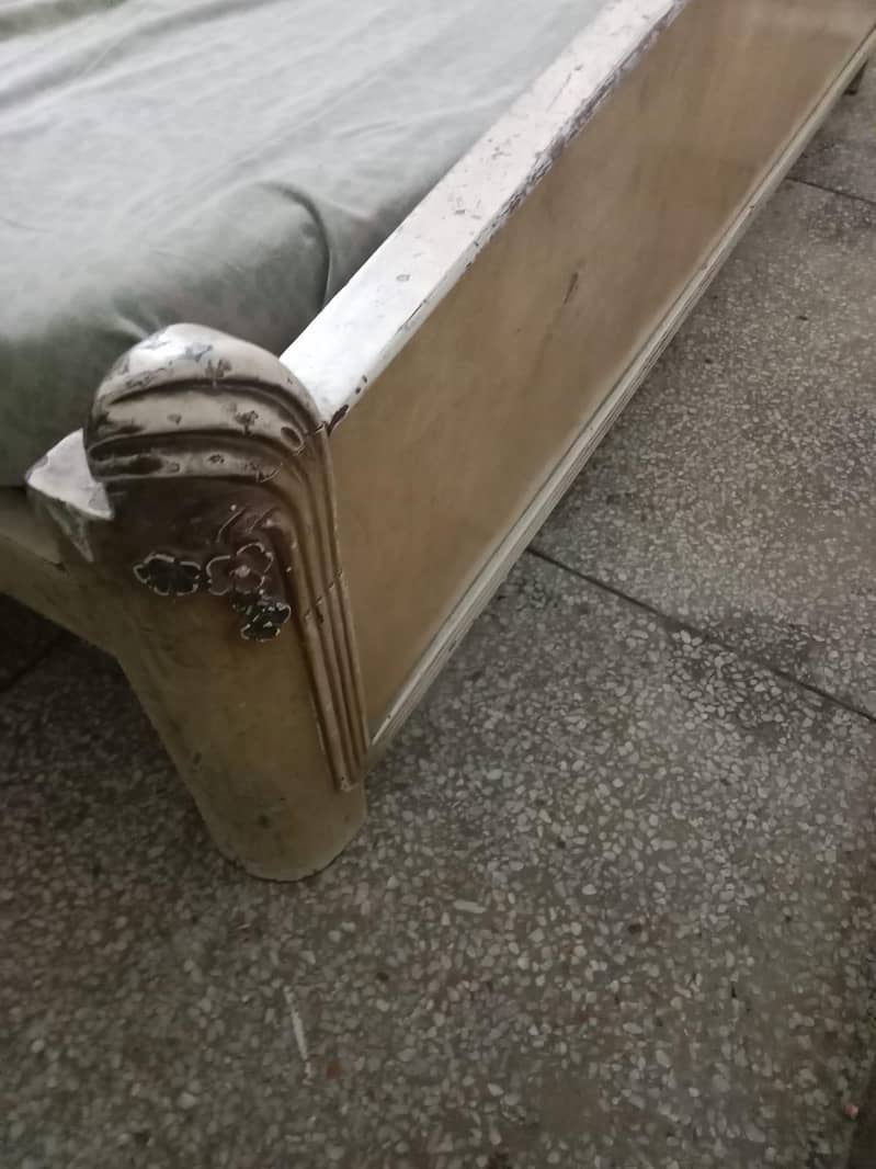 double bed , 2 side tables, mattress, dressing table 2