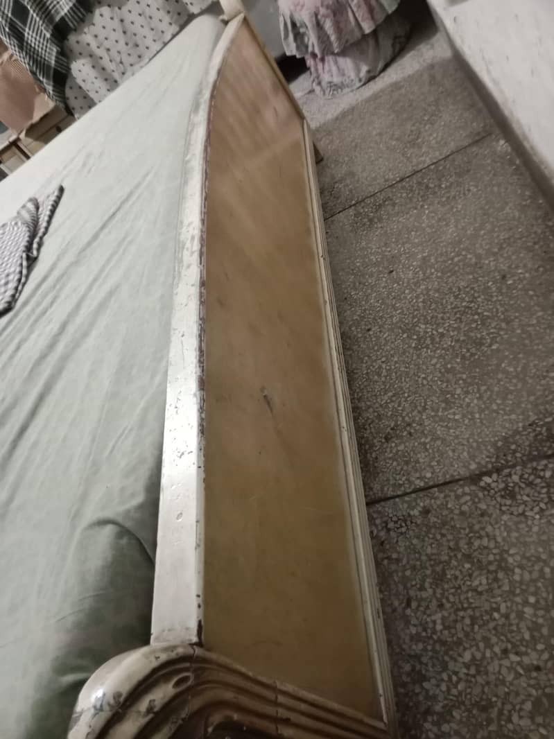 double bed , 2 side tables, mattress, dressing table 5
