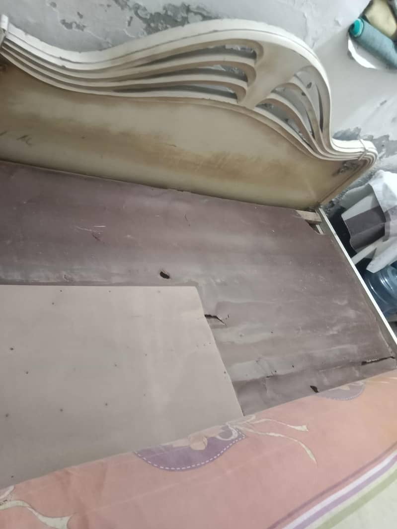 double bed , 2 side tables, mattress, dressing table 6