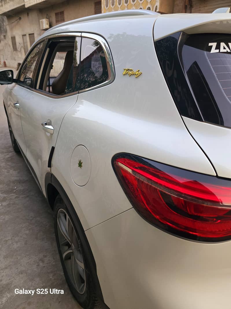 MG HS 2021 10
