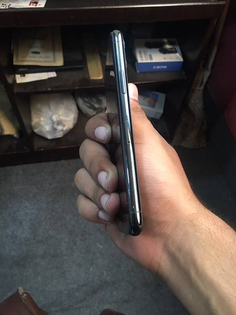 Apple iPhone 11 Pro 3