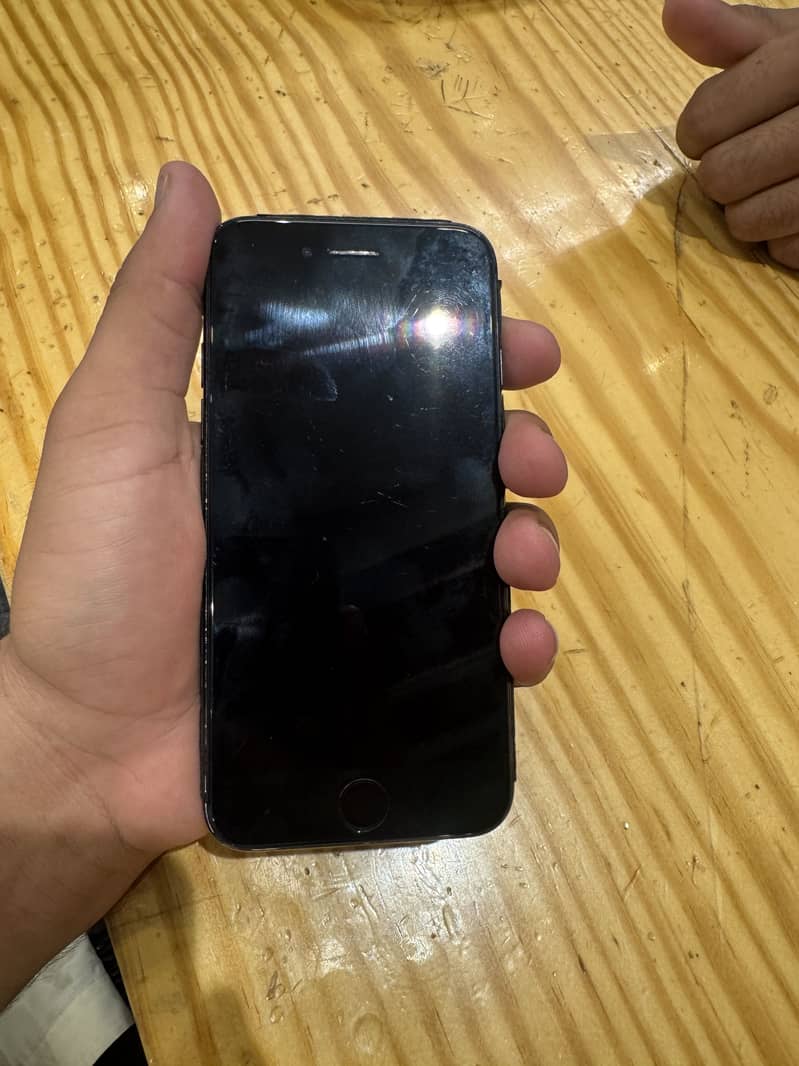 Apple iPhone 7 2