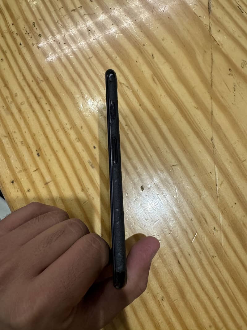 Apple iPhone 7 3