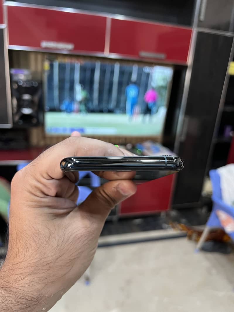 Apple iPhone 11 Pro Max 1