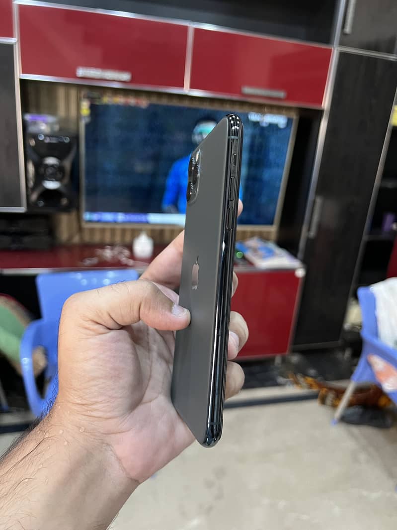 Apple iPhone 11 Pro Max 3