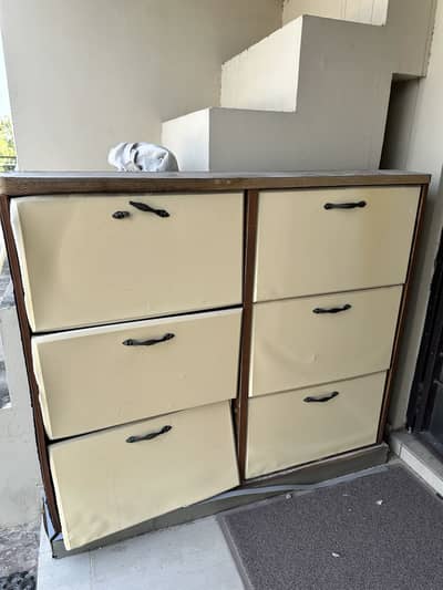 Wooden Shoe Rack with 6 Compartments – Good Condition"