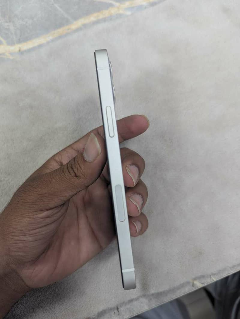 Apple iPhone 12 7