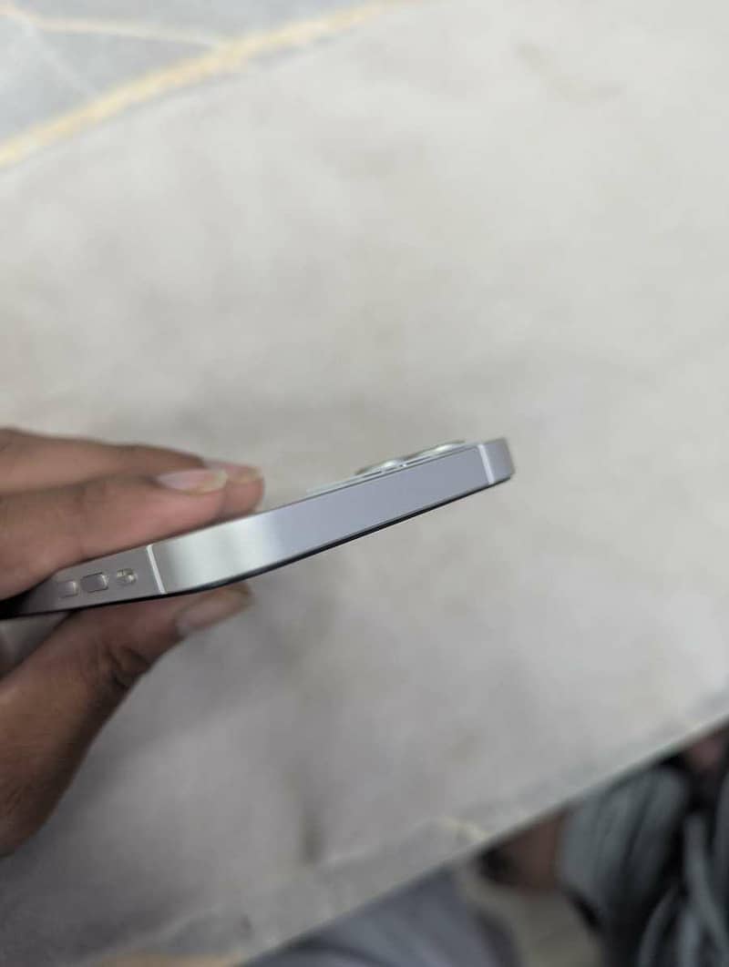 Apple iPhone 12 9