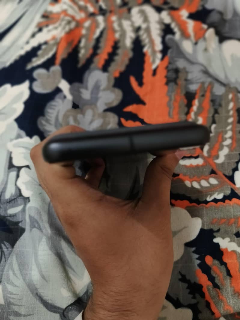 Google Pixel 8 4