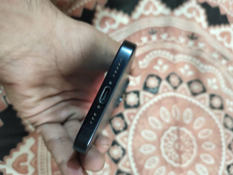 Apple iPhone 15 Pro 2
