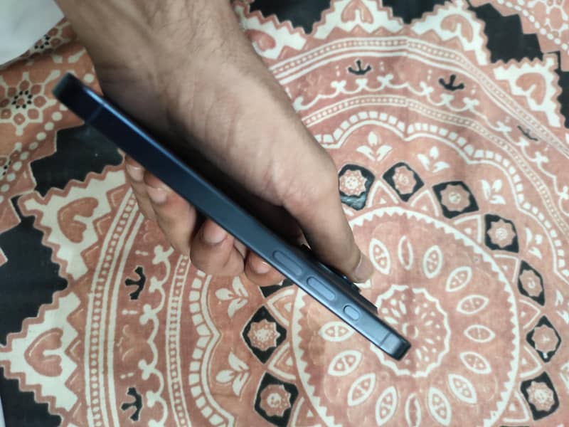 Apple iPhone 15 Pro 3