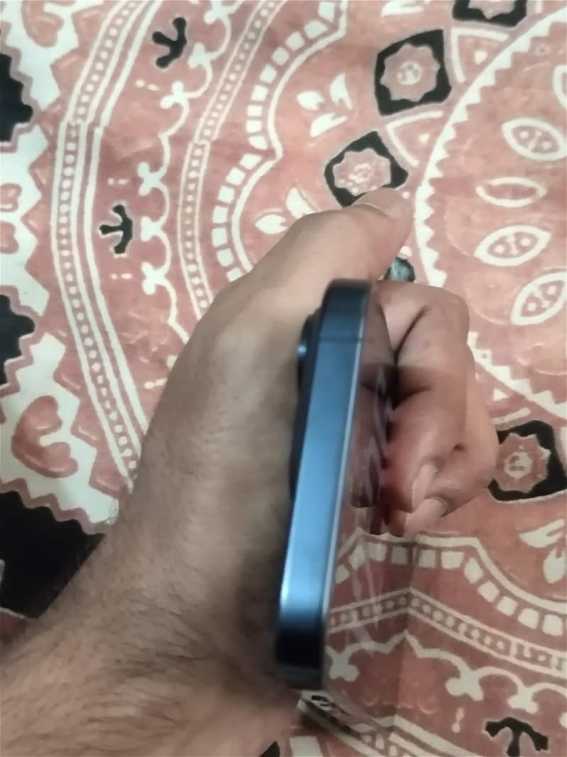 Apple iPhone 15 Pro 4