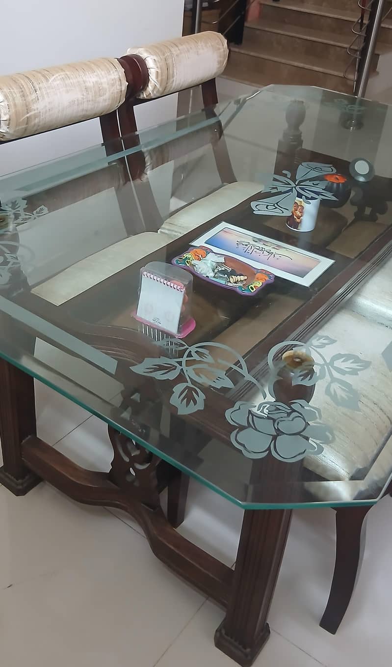 Dining Table in great condition 2