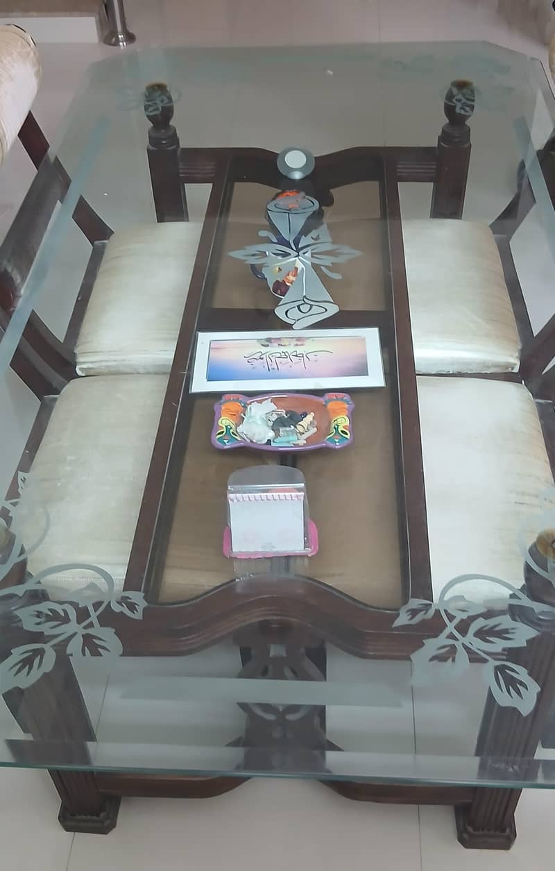 Dining Table in great condition 3