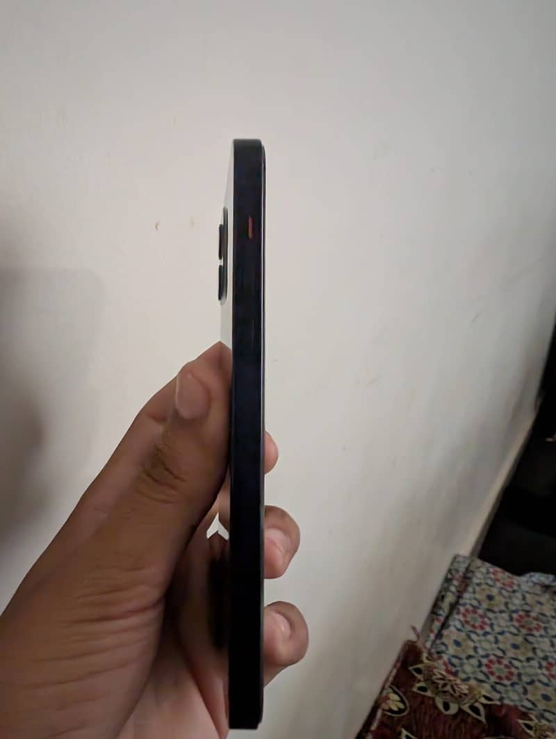 Apple iPhone 12 6