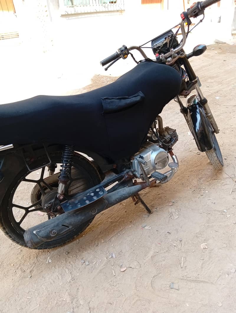 UD100cc 2018 3