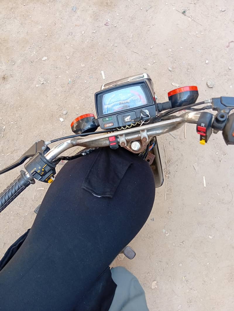 UD100cc 2018 10