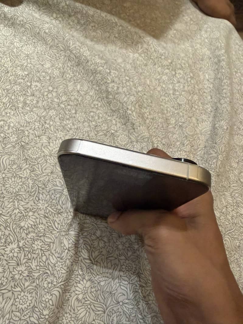 Apple iPhone 15 Pro Max 3