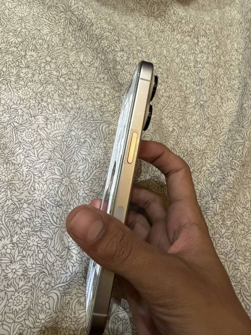 Apple iPhone 15 Pro Max 5