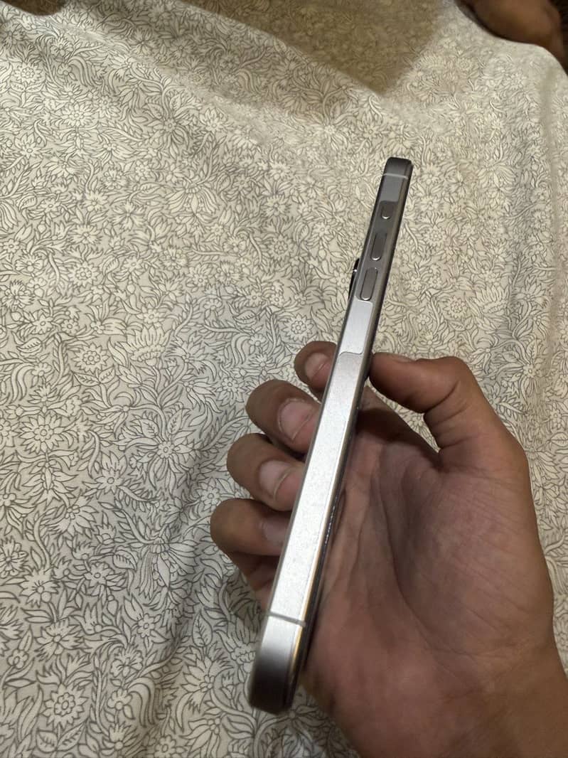 Apple iPhone 15 Pro Max 7