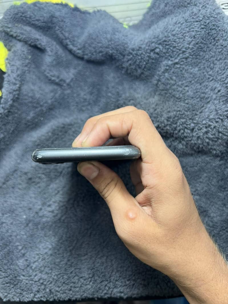 Apple iPhone 11 3