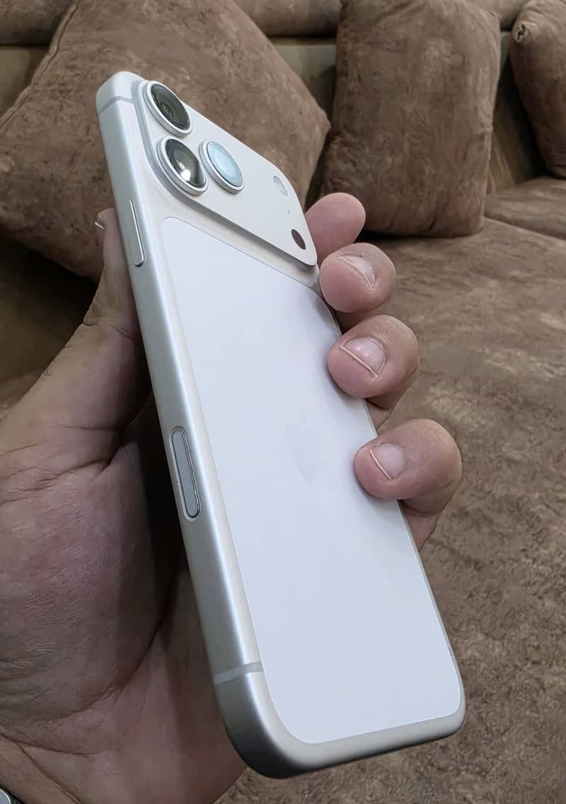 Apple iPhone 17 Pro Max 1