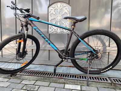 Giant Talon 29 Bycycle (Latest Edition) Mint Condition