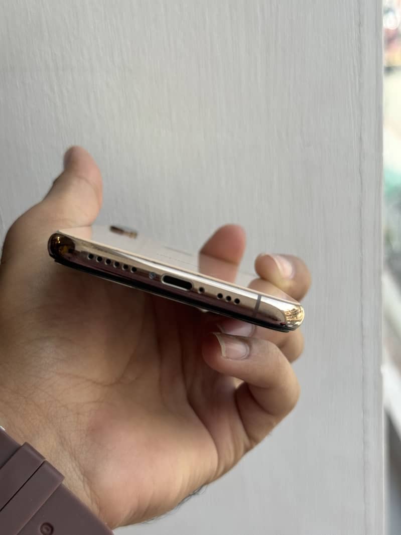 Apple iPhone XS 3