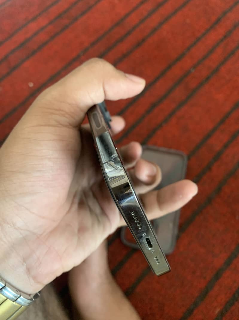 Apple iPhone 13 Pro 2
