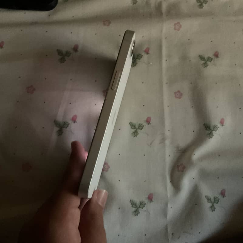 Apple iPhone 17e 3