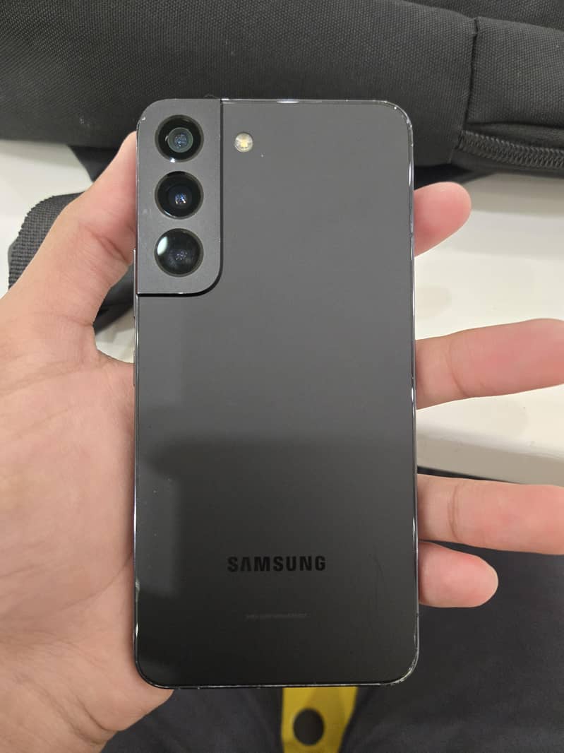 Samsung S22 9
