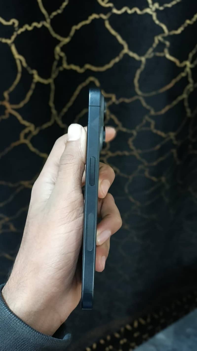 Apple iPhone 15 Pro 2