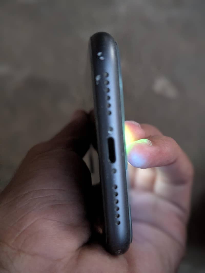 Apple iPhone 11 3