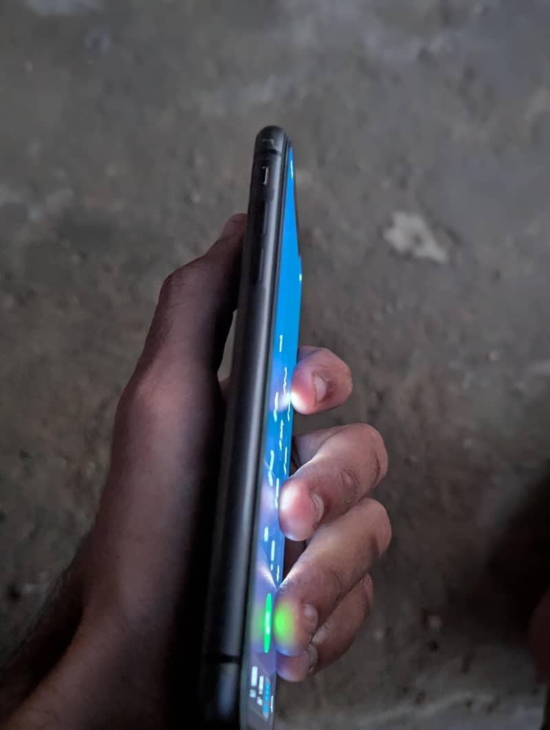 Apple iPhone 11 4