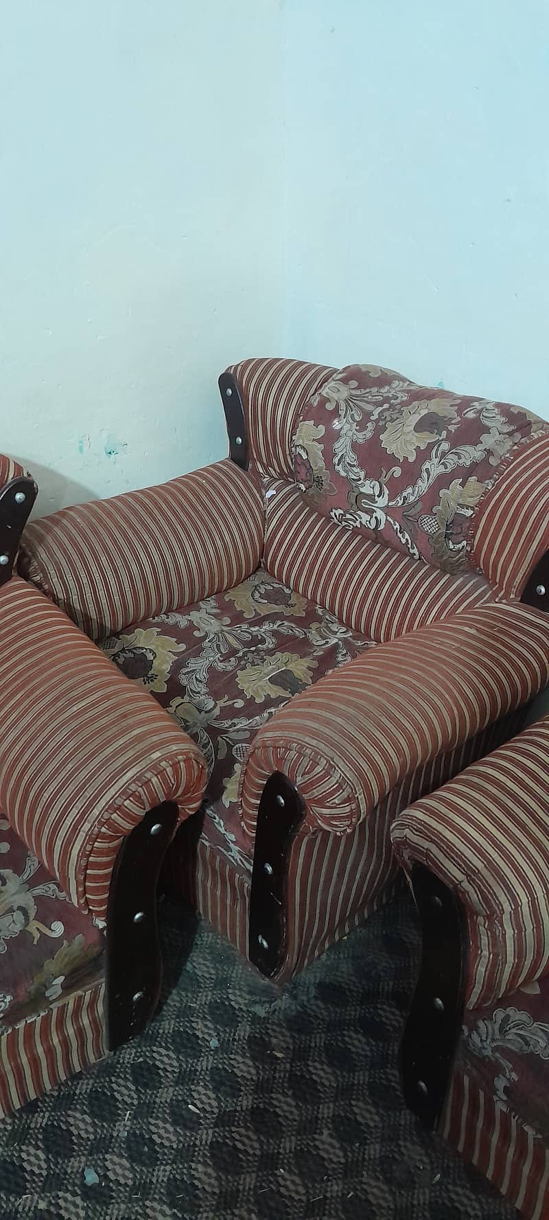 SOFA IN good Condition 0