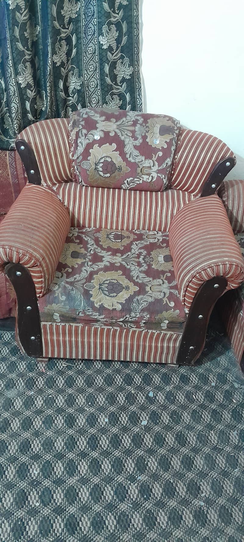 SOFA IN good Condition 1