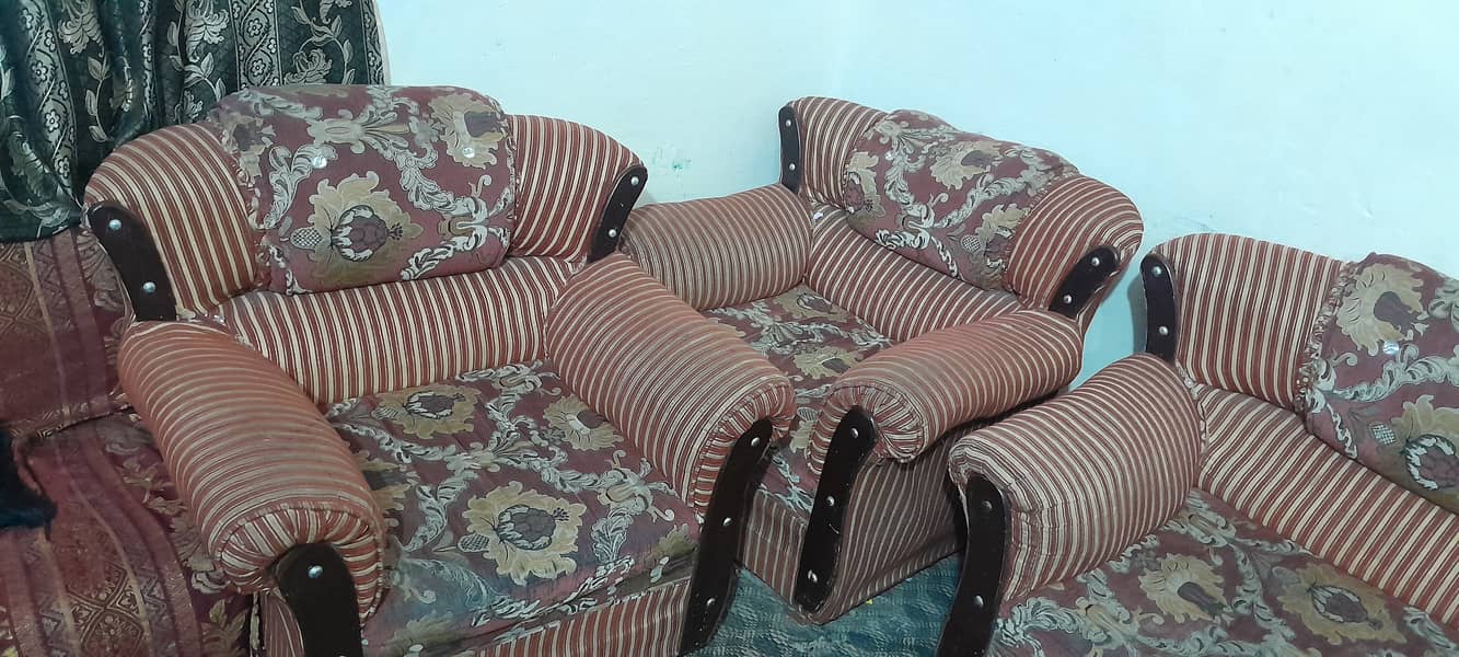 SOFA IN good Condition 2