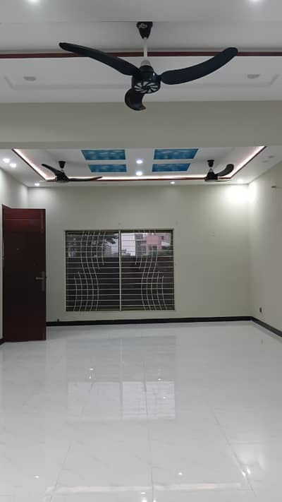 10 MARLA LOWER PORCTION FOR RENT NO GAS