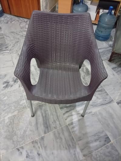 3 boss plastic chairs