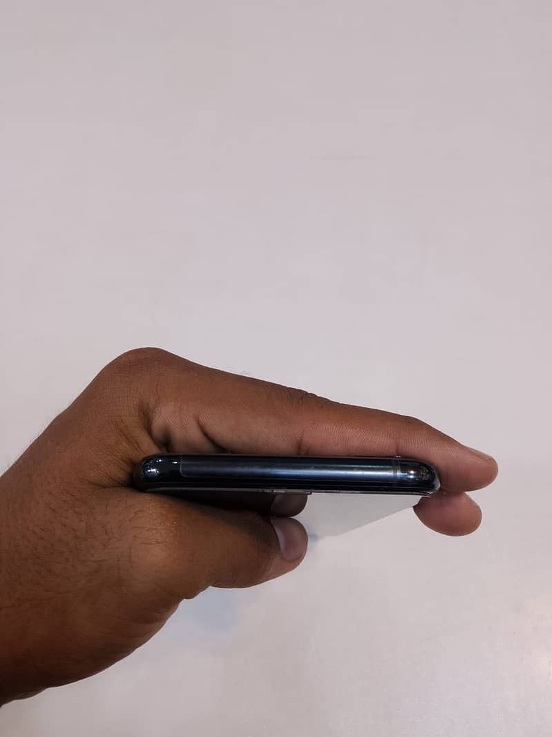 Apple iPhone 11 Pro Max 6