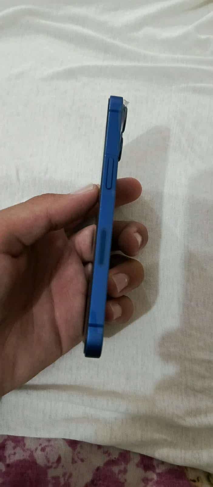 Apple iPhone 13 4